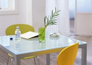 一枚板のテーブルは家族だけが出せる味を